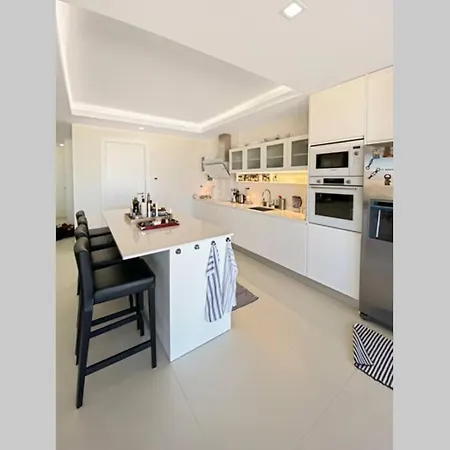 Apartment Bay View One, Stunning 3 Bed With Sea View & Rooftop Pool