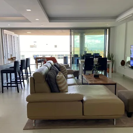 Apartment Bay View One, Stunning 3 Bed With Sea View & Rooftop Pool *