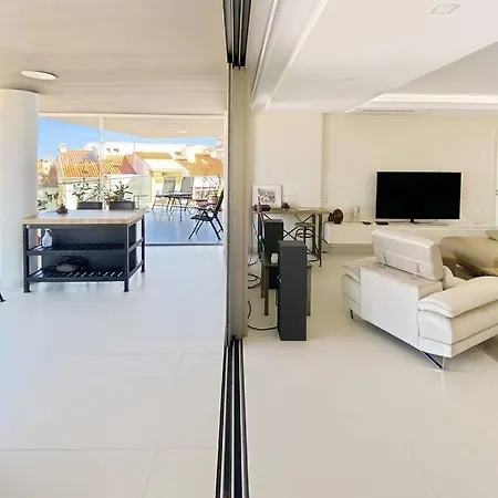 Bay View One, Stunning 3 Bed With Sea View & Rooftop Pool Apartment Lagos