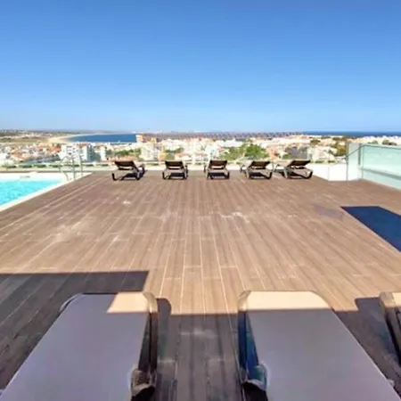 Bay View One, Stunning 3 Bed With Sea View & Rooftop Pool Apartment