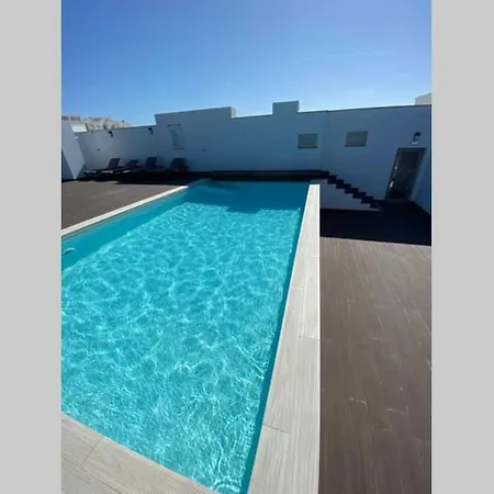 Bay View One, Stunning 3 Bed With Sea View & Rooftop Pool Apartment *