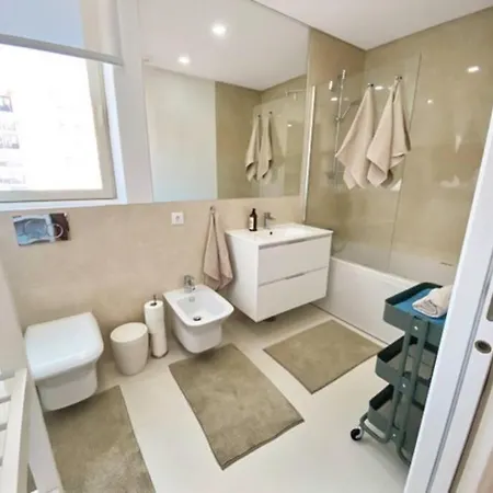 Apartment Bay View One, Stunning 3 Bed With Sea View & Rooftop Pool