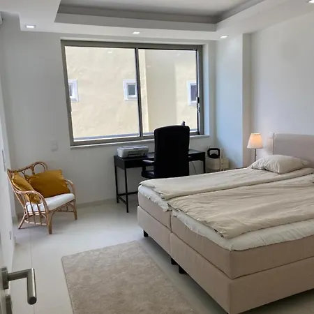 Bay View One, Stunning 3 Bed With Sea View & Rooftop Pool *