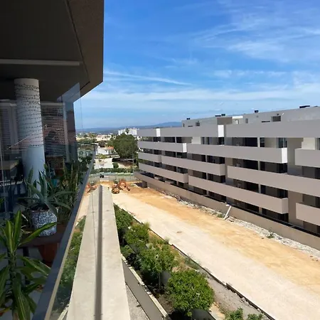 Bay View One, Stunning 3 Bed With Sea View & Rooftop Pool Apartment
